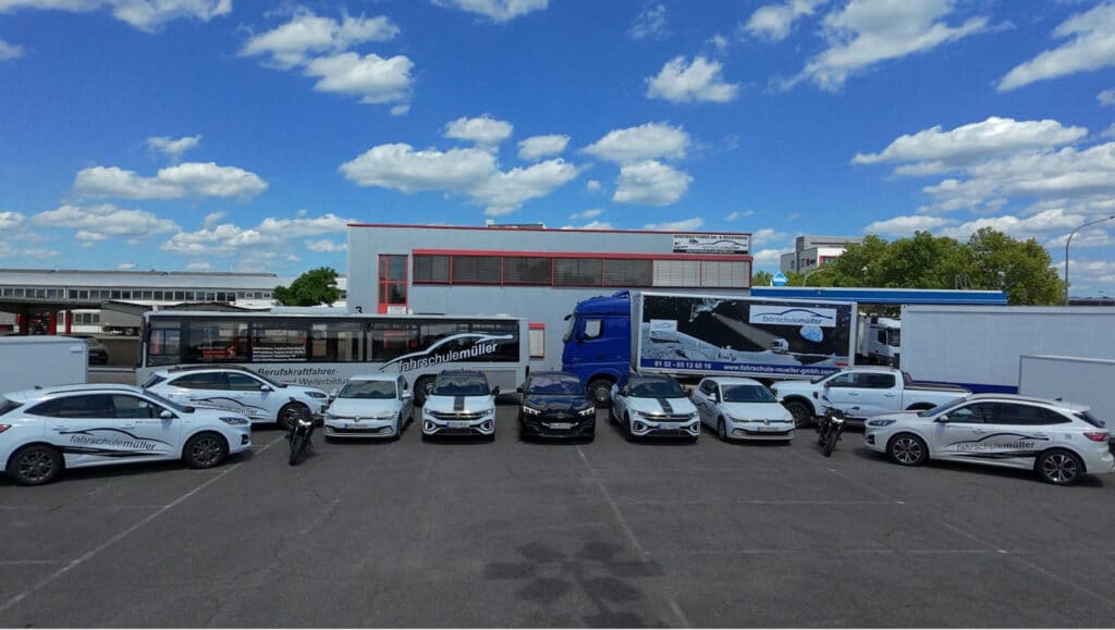 Fahrschule Müller Fahrzeuge Übersicht LKW PKW Bus Motorrad