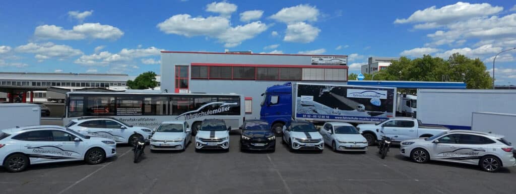 Fahrschule Müller Fahrzeuge Übersicht LKW PKW Bus Motorrad
